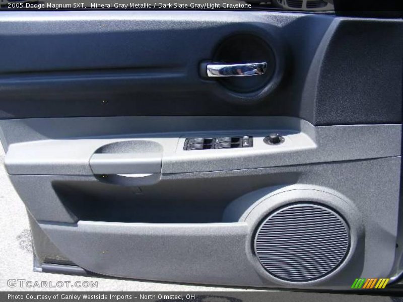 Mineral Gray Metallic / Dark Slate Gray/Light Graystone 2005 Dodge Magnum SXT