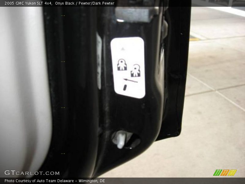 Onyx Black / Pewter/Dark Pewter 2005 GMC Yukon SLT 4x4