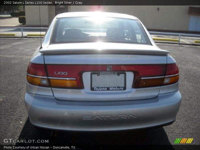 Bright Silver / Gray 2002 Saturn L Series L100 Sedan
