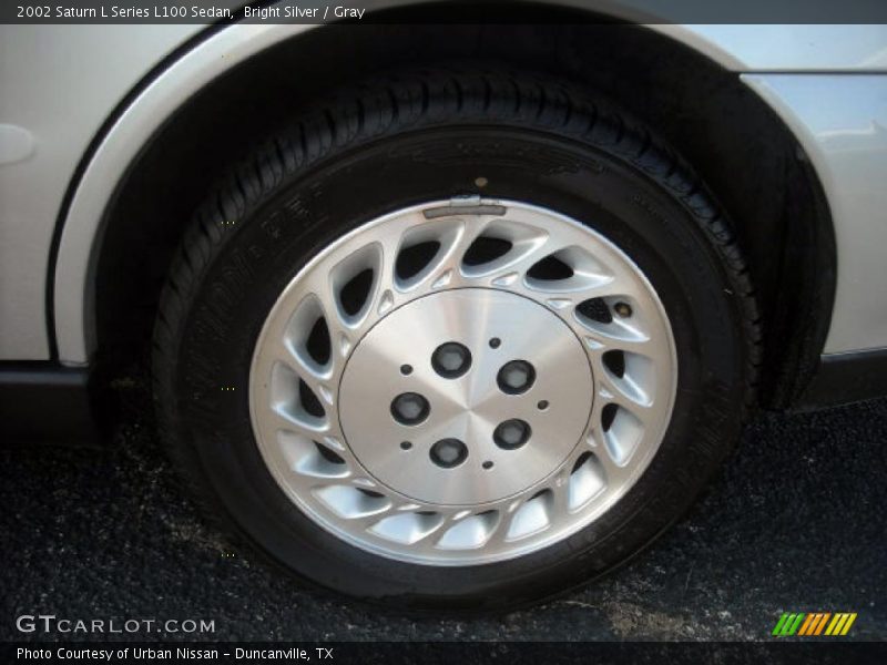 Bright Silver / Gray 2002 Saturn L Series L100 Sedan