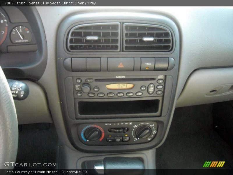 Bright Silver / Gray 2002 Saturn L Series L100 Sedan