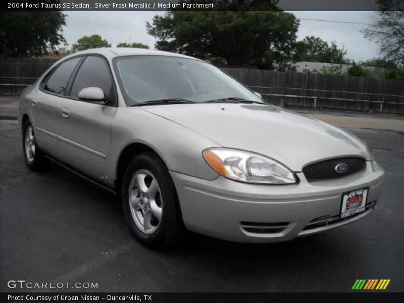 Silver Frost Metallic / Medium Parchment 2004 Ford Taurus SE Sedan