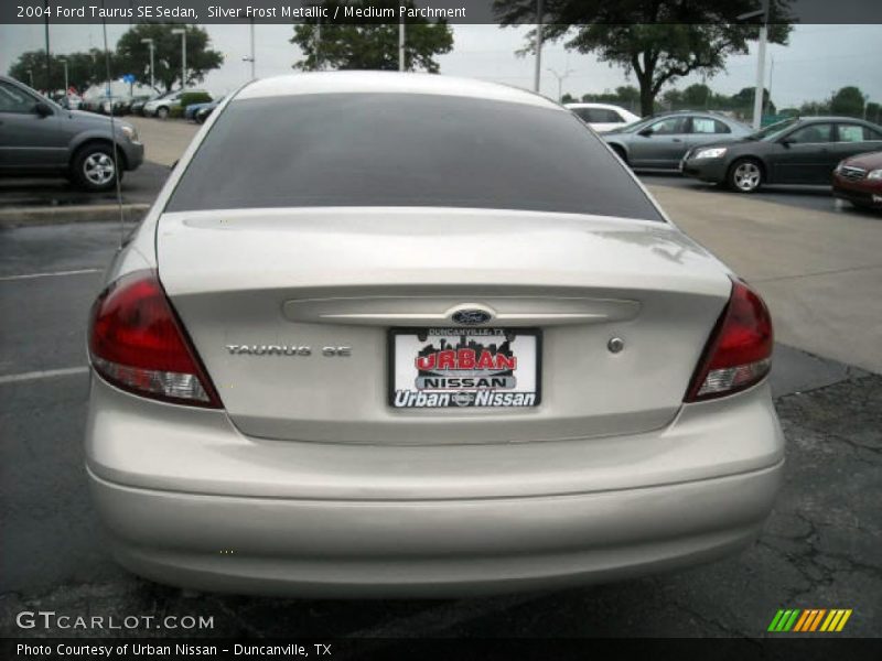 Silver Frost Metallic / Medium Parchment 2004 Ford Taurus SE Sedan