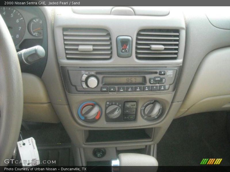 Jaded Pearl / Sand 2000 Nissan Sentra GXE