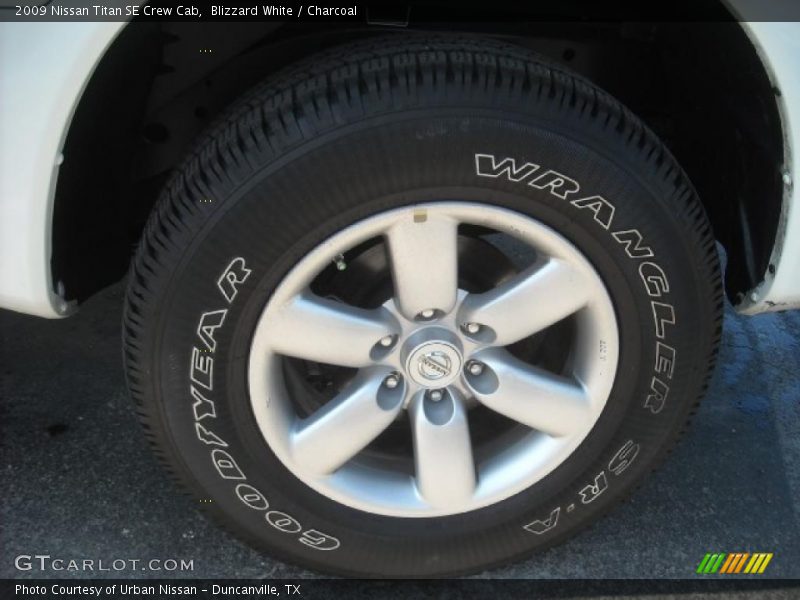 Blizzard White / Charcoal 2009 Nissan Titan SE Crew Cab