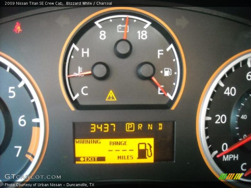 Blizzard White / Charcoal 2009 Nissan Titan SE Crew Cab