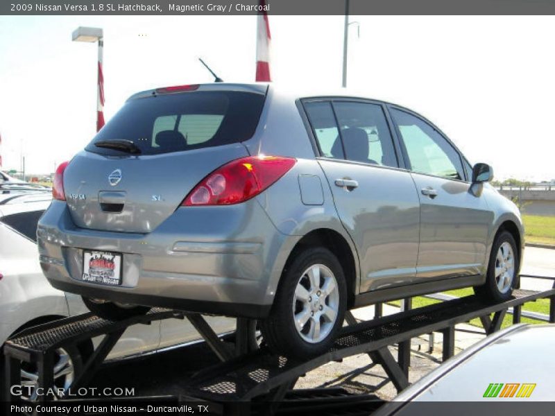 Magnetic Gray / Charcoal 2009 Nissan Versa 1.8 SL Hatchback