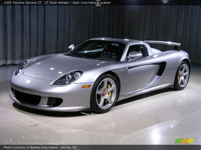 Front 3/4 View of 2005 Carrera GT 