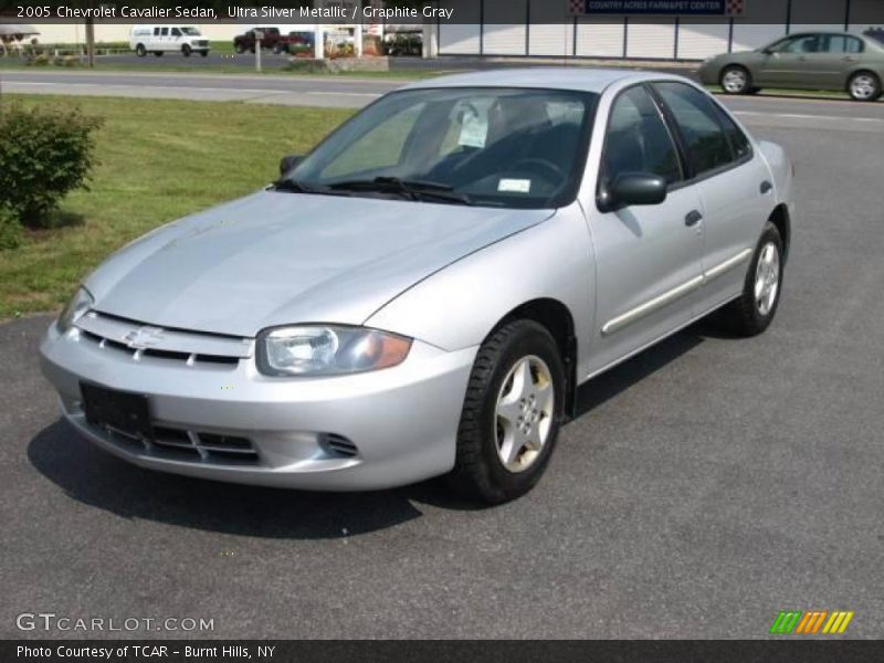 Ultra Silver Metallic / Graphite Gray 2005 Chevrolet Cavalier Sedan