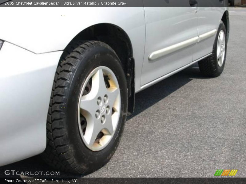 Ultra Silver Metallic / Graphite Gray 2005 Chevrolet Cavalier Sedan
