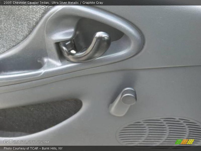Ultra Silver Metallic / Graphite Gray 2005 Chevrolet Cavalier Sedan
