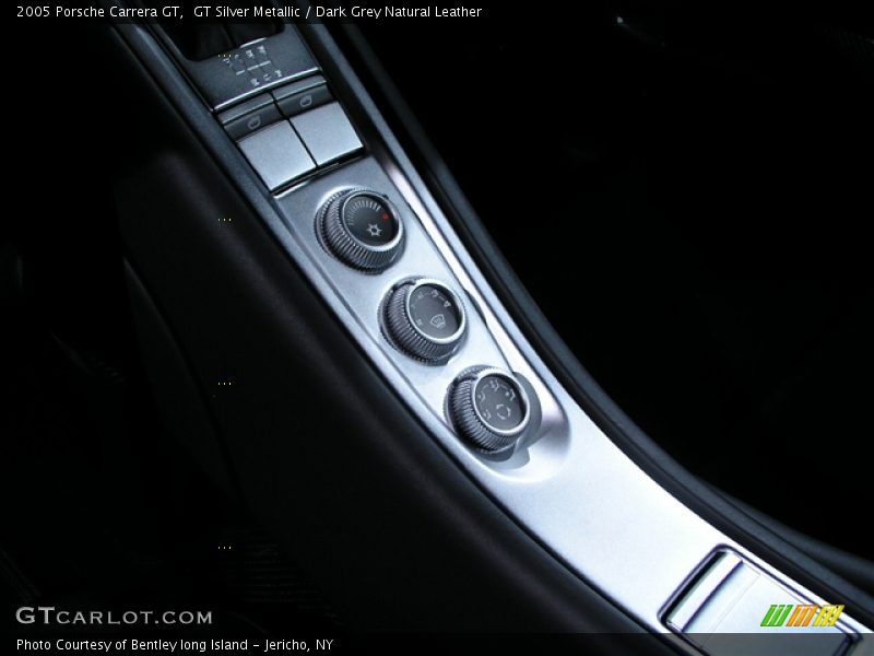 Controls of 2005 Carrera GT 