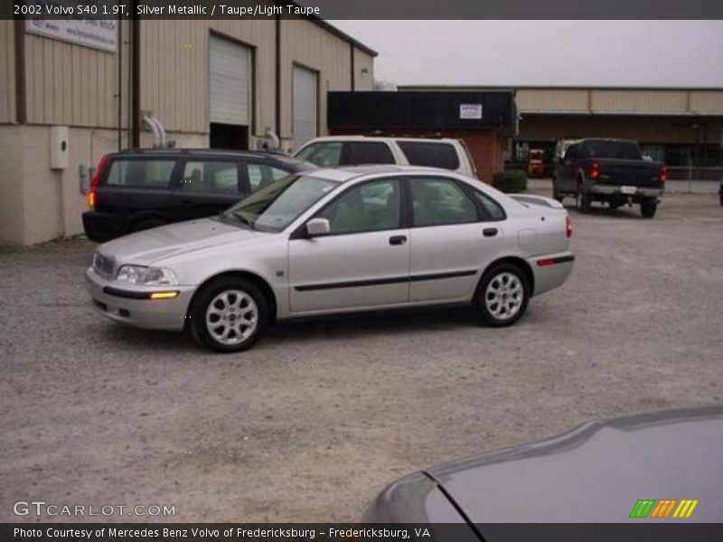 Silver Metallic / Taupe/Light Taupe 2002 Volvo S40 1.9T