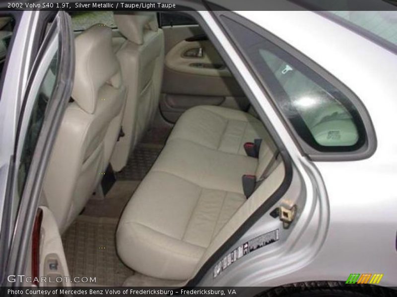 Silver Metallic / Taupe/Light Taupe 2002 Volvo S40 1.9T