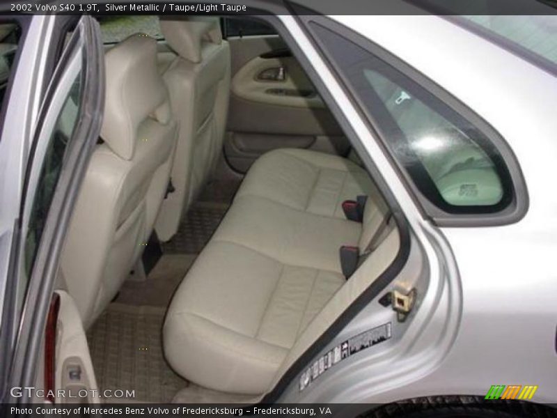 Silver Metallic / Taupe/Light Taupe 2002 Volvo S40 1.9T