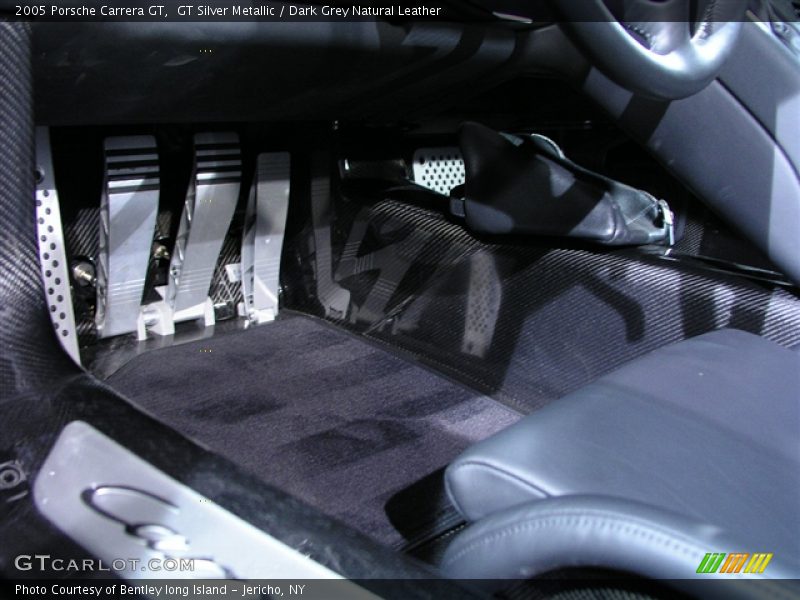 Controls of 2005 Carrera GT 