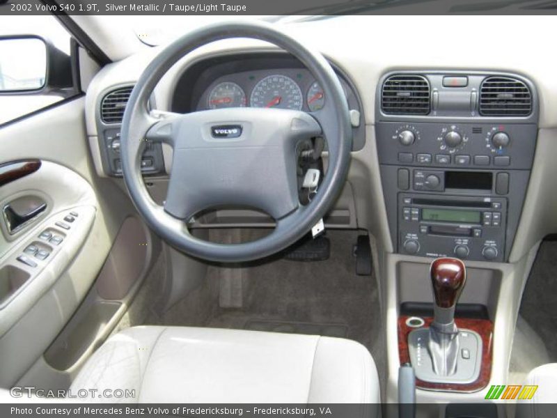 Silver Metallic / Taupe/Light Taupe 2002 Volvo S40 1.9T