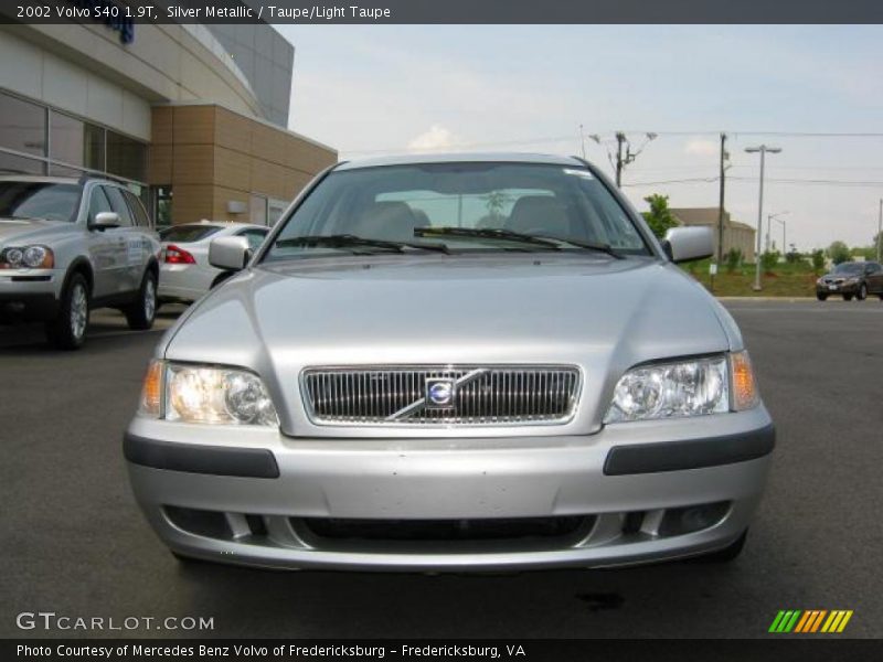 Silver Metallic / Taupe/Light Taupe 2002 Volvo S40 1.9T