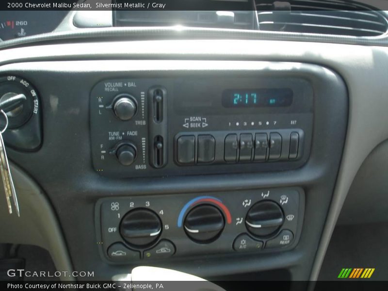 Silvermist Metallic / Gray 2000 Chevrolet Malibu Sedan