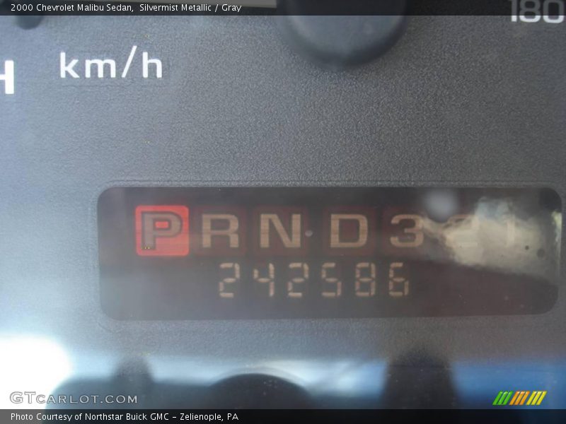 Silvermist Metallic / Gray 2000 Chevrolet Malibu Sedan