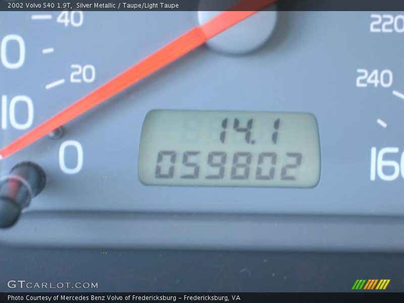 Silver Metallic / Taupe/Light Taupe 2002 Volvo S40 1.9T