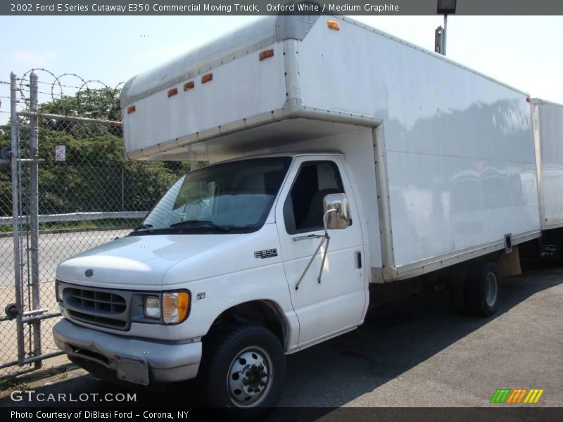 Oxford White / Medium Graphite 2002 Ford E Series Cutaway E350 Commercial Moving Truck
