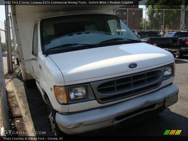 Oxford White / Medium Graphite 2002 Ford E Series Cutaway E350 Commercial Moving Truck