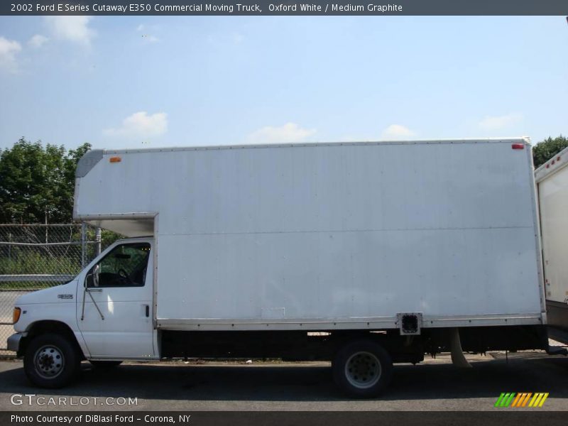 Oxford White / Medium Graphite 2002 Ford E Series Cutaway E350 Commercial Moving Truck