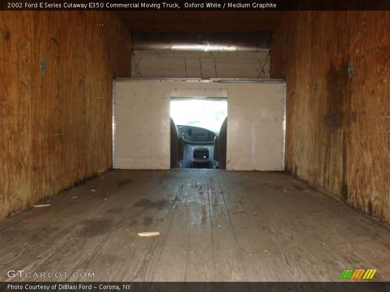 Oxford White / Medium Graphite 2002 Ford E Series Cutaway E350 Commercial Moving Truck