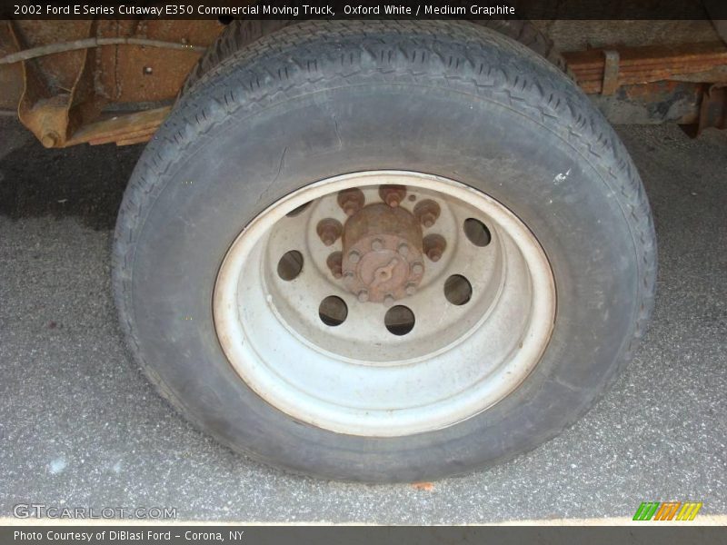 Oxford White / Medium Graphite 2002 Ford E Series Cutaway E350 Commercial Moving Truck