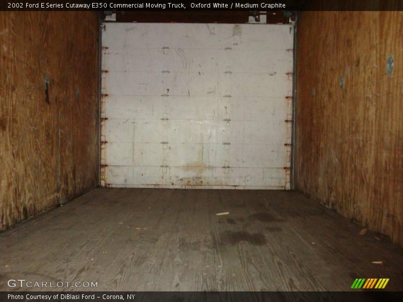 Oxford White / Medium Graphite 2002 Ford E Series Cutaway E350 Commercial Moving Truck