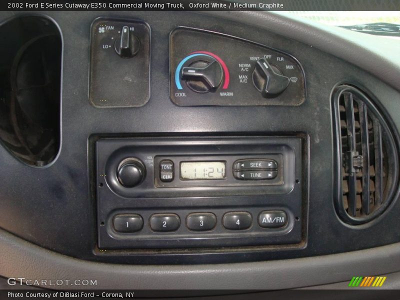 Oxford White / Medium Graphite 2002 Ford E Series Cutaway E350 Commercial Moving Truck