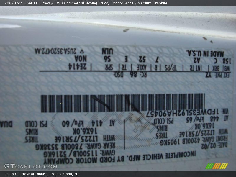 Oxford White / Medium Graphite 2002 Ford E Series Cutaway E350 Commercial Moving Truck