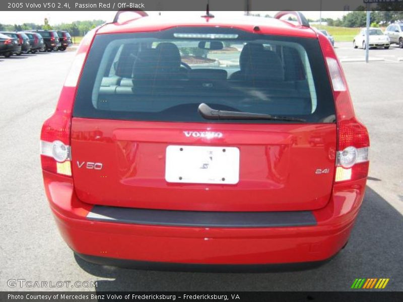 Passion Red / Off-Black 2005 Volvo V50 2.4i