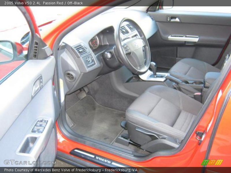 Passion Red / Off-Black 2005 Volvo V50 2.4i