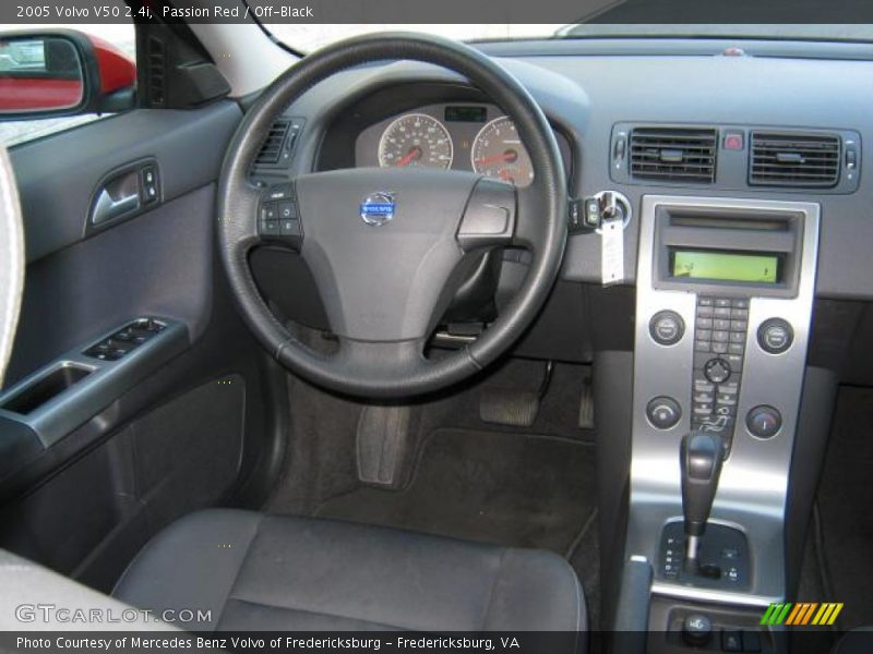 Passion Red / Off-Black 2005 Volvo V50 2.4i
