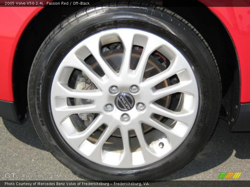 Passion Red / Off-Black 2005 Volvo V50 2.4i
