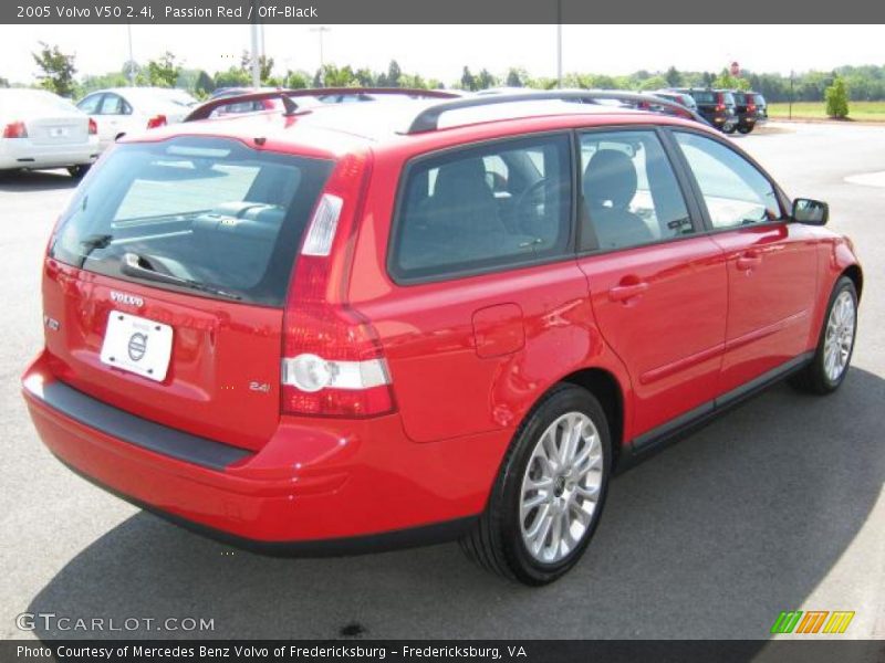 Passion Red / Off-Black 2005 Volvo V50 2.4i