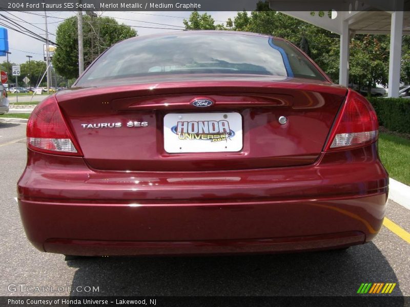 Merlot Metallic / Medium Graphite 2004 Ford Taurus SES Sedan