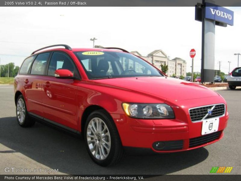 Passion Red / Off-Black 2005 Volvo V50 2.4i