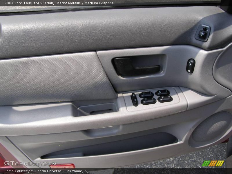 Merlot Metallic / Medium Graphite 2004 Ford Taurus SES Sedan