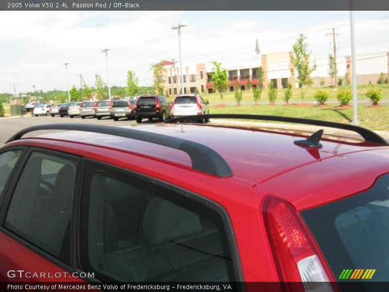 Passion Red / Off-Black 2005 Volvo V50 2.4i
