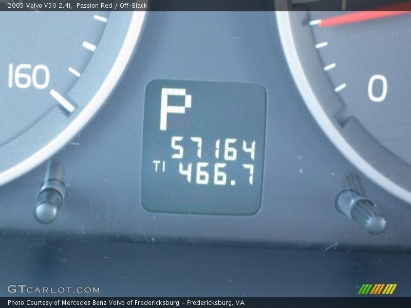 Passion Red / Off-Black 2005 Volvo V50 2.4i