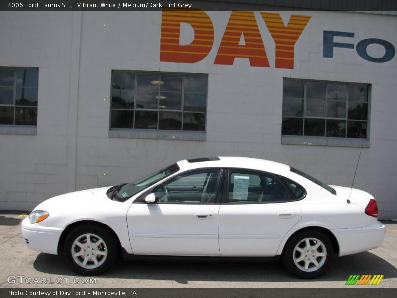 Vibrant White / Medium/Dark Flint Grey 2006 Ford Taurus SEL