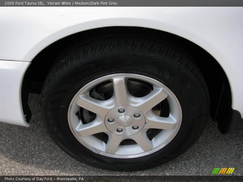 Vibrant White / Medium/Dark Flint Grey 2006 Ford Taurus SEL