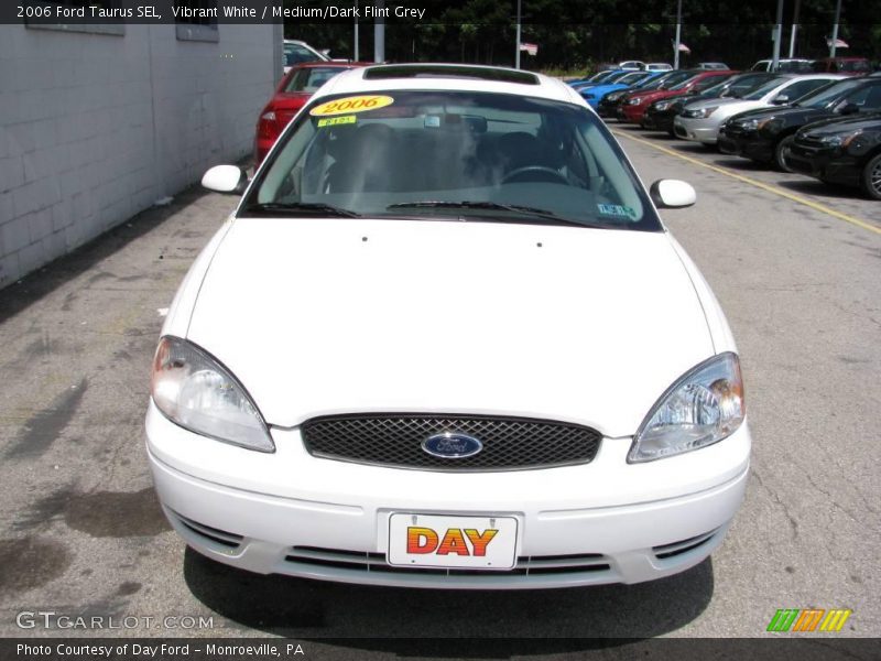 Vibrant White / Medium/Dark Flint Grey 2006 Ford Taurus SEL
