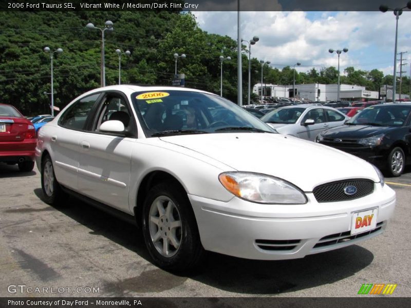Vibrant White / Medium/Dark Flint Grey 2006 Ford Taurus SEL