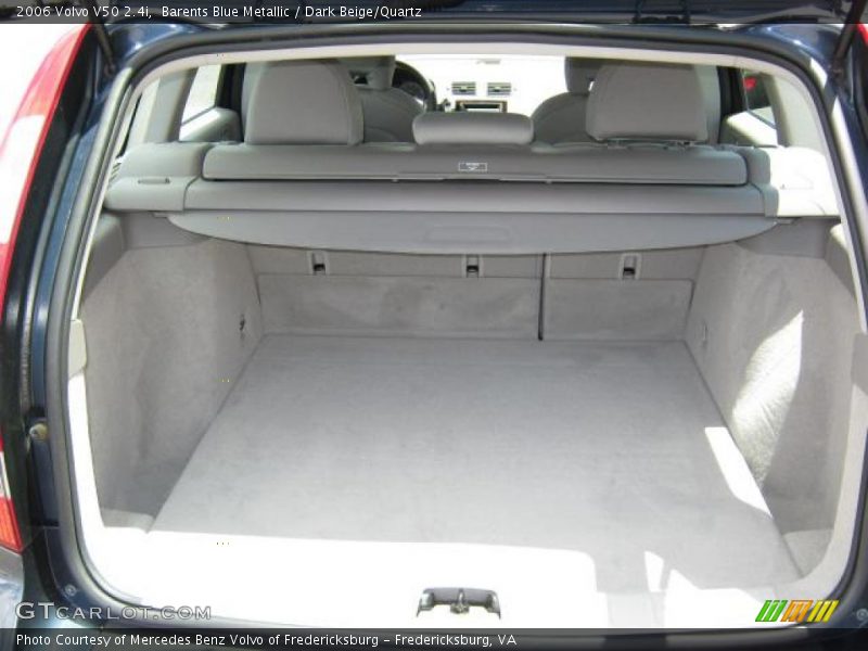 Barents Blue Metallic / Dark Beige/Quartz 2006 Volvo V50 2.4i