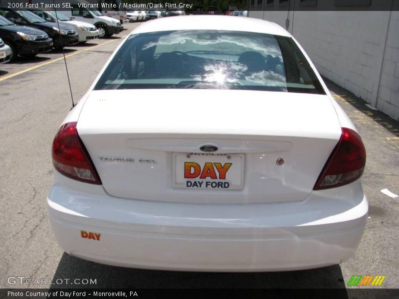 Vibrant White / Medium/Dark Flint Grey 2006 Ford Taurus SEL