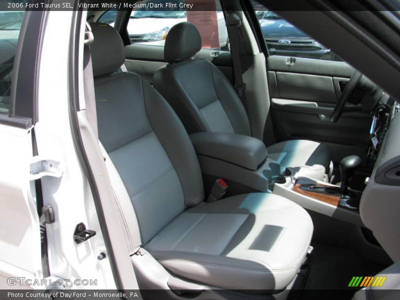 Vibrant White / Medium/Dark Flint Grey 2006 Ford Taurus SEL